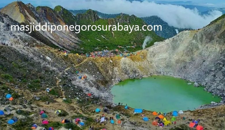 Menjelajahi Alam Rimba di Taman Nasional Gunung Sibayak